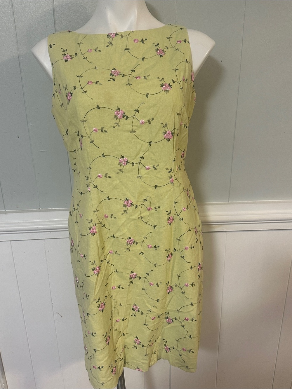 Sheri Martin Light Green Sleeveless Floral Sheath Dress with Pink Blossoms